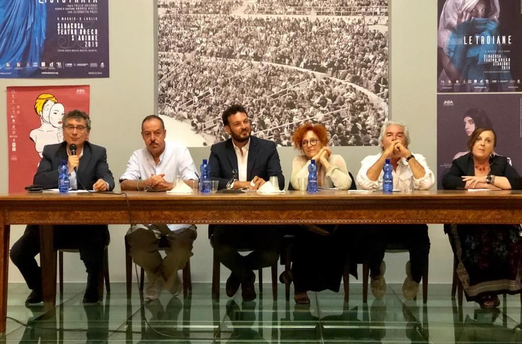 Grande attesa per il debutto di Solenghi, Lopez ed Elisabetta Pozzi