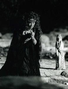 Valeria Moriconi interpreta Medea. Teatro greco di Siracusa, 1996. 