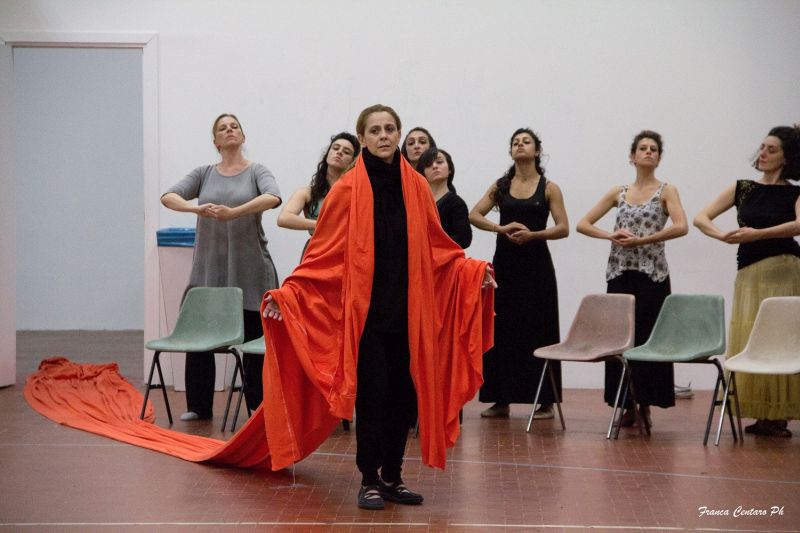 FEDRA, backstage- Imma Villa, coro donne_foto Franca Centaro