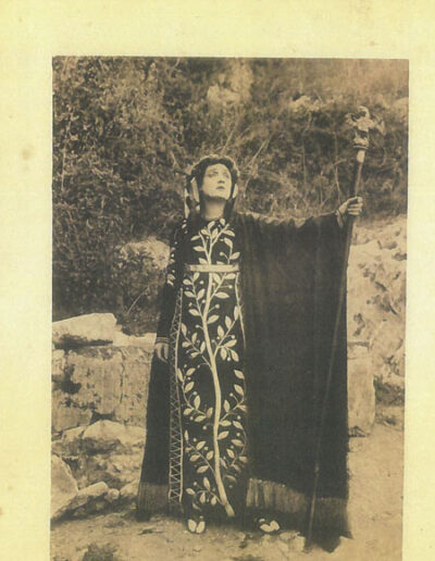 1914-libretto-foto-costumi-e-scena-Cassandra-Elisa-Berti-Masi.jpg