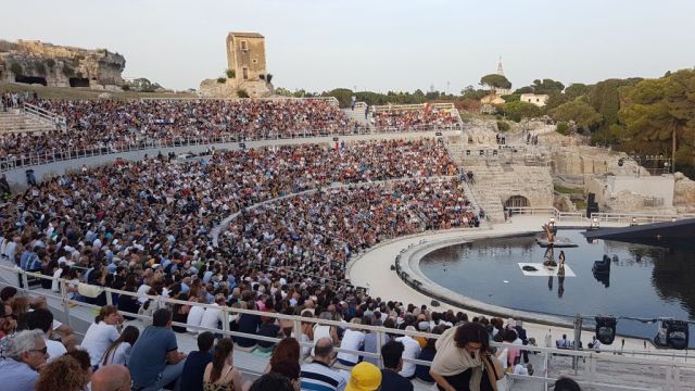 Inda ringrazia le centinaia di attrici e attori che si sono candidati