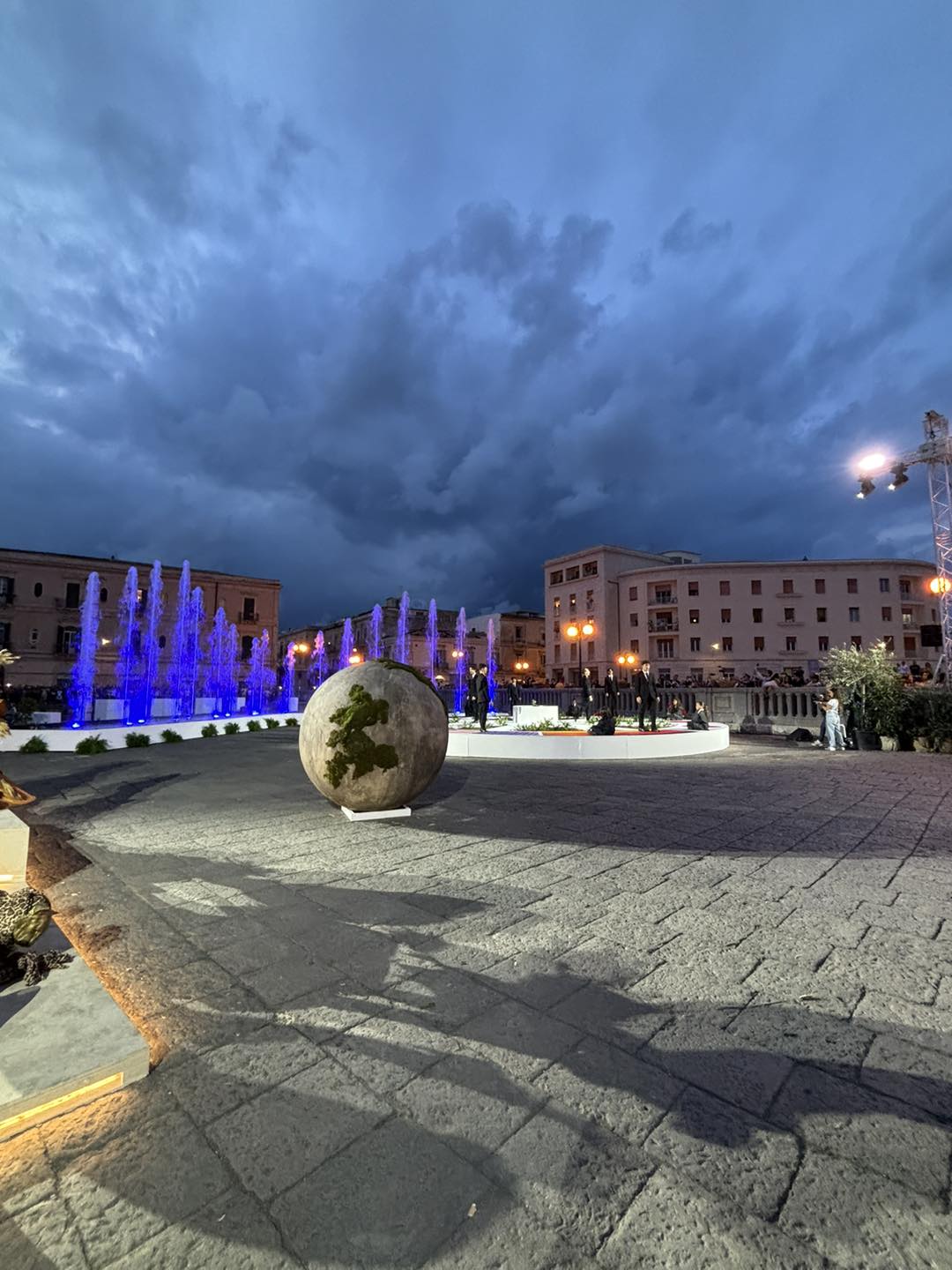“Giovani artisti in Metamorfosi” Happening con gli allievi dell’Accademia dell’INDA Martedì 24 settembre alle 19 sul Ponte Umbertino