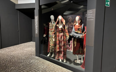 “Una sola passione. Il destino dell’eroe classico” al Museo archeologico Paolo Orsi la mostra con i materiali d’archivio INDA, i reperti del museo e i monili di Santa Lucia