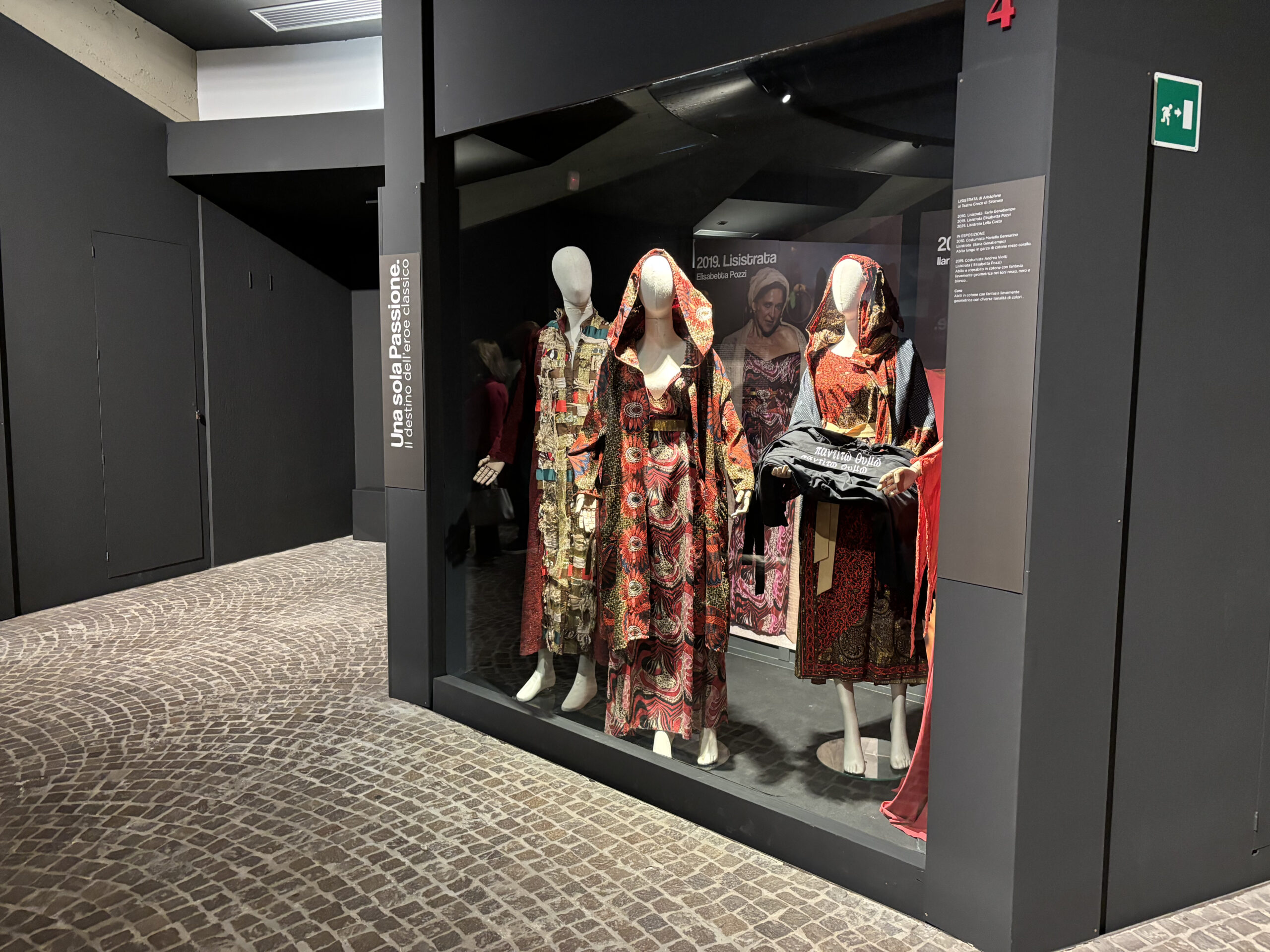 “Una sola passione. Il destino dell’eroe classico” al Museo archeologico Paolo Orsi la mostra con i materiali d’archivio INDA, i reperti del museo e i monili di Santa Lucia